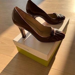 Gorgeous Italian leather high heeled pumps (never worn)